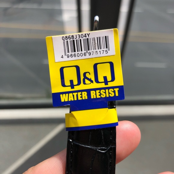 Q & Q Water Resistant Watch 💧⌚️ - Picture 3 of 7